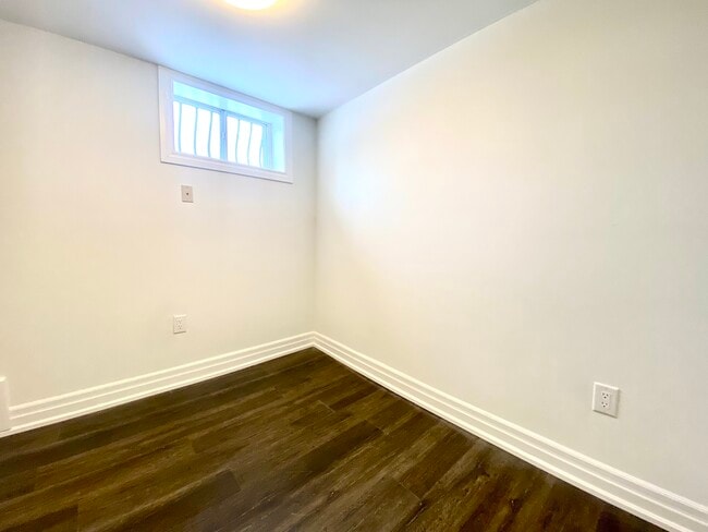 Photo du bâtiment - 254 Sanatorium Rd