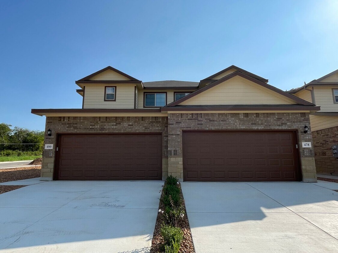 Foto principal - Duplex Available in Samuels Court, New Bra...