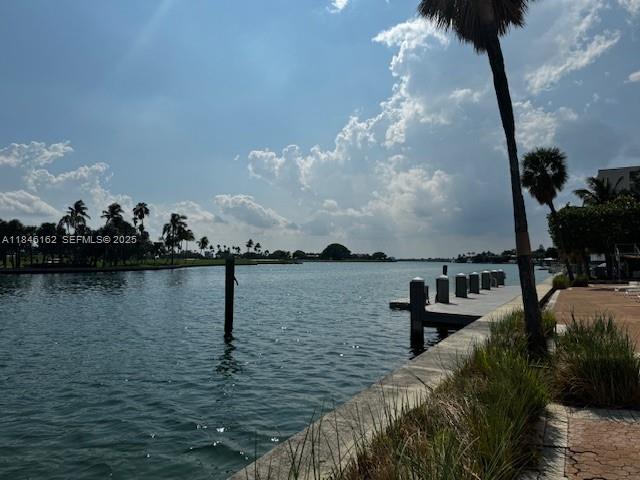 Foto del edificio - 9100 W Bay Harbor Dr