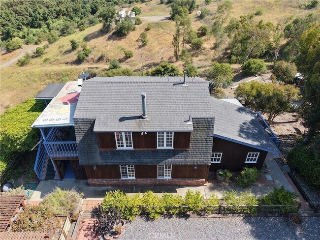 Foto del edificio - 335 Rainbow Crest Rd