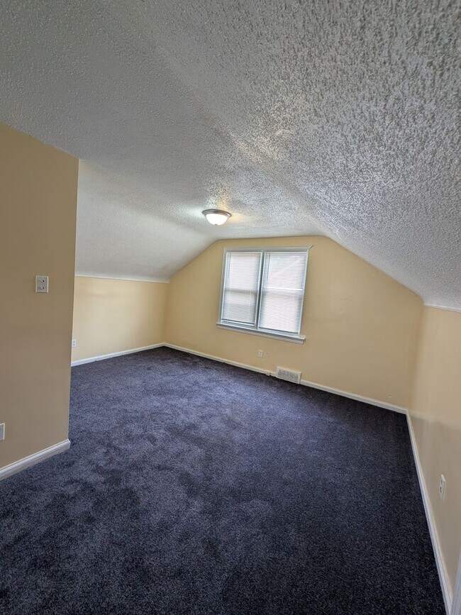 Building Photo - 3 bedroom 1 bath Detroit westside near 8 m...