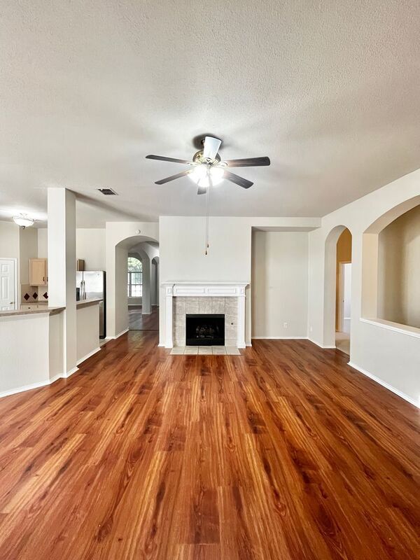 Foto del edificio - 233 Wagon Wheel Dr