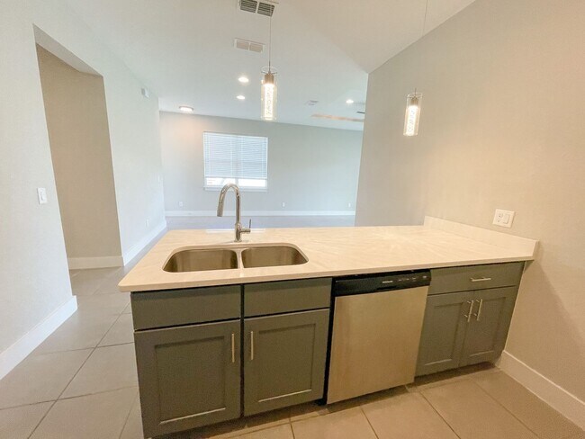Foto del edificio - Impressive 3 Bedroom, 2 Bathroom Home in P...