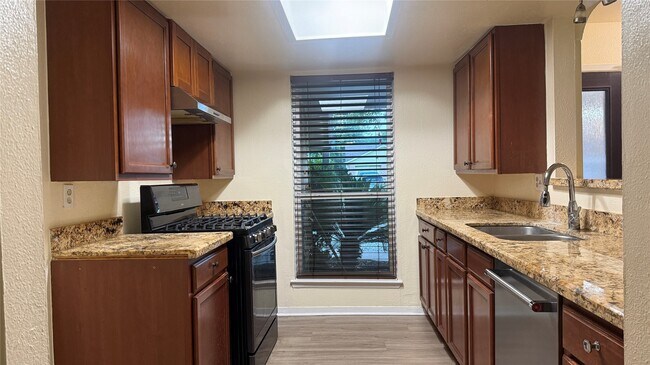 Foto del edificio - 7107 Sawmill Trail