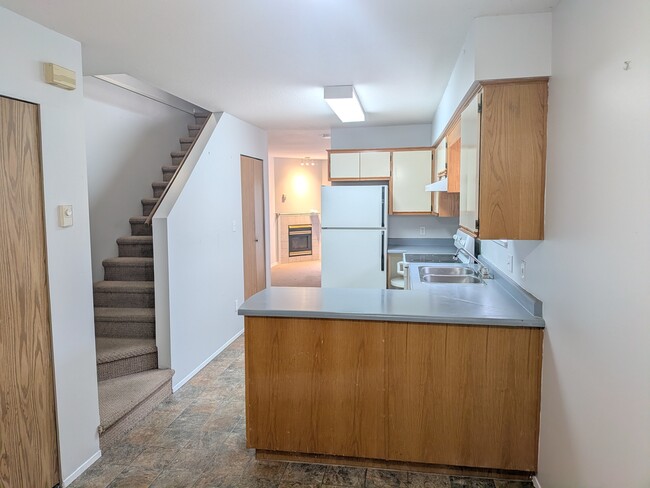 Building Photo - 9235 Woodbine St