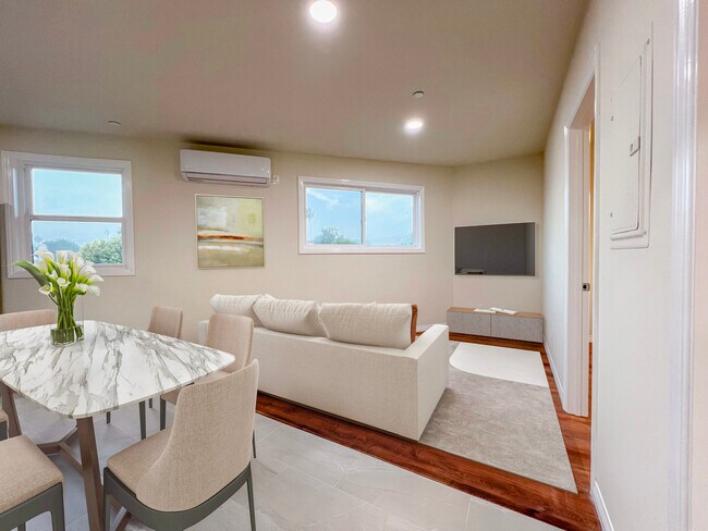 Building Photo - 9502 Hatillo Ave