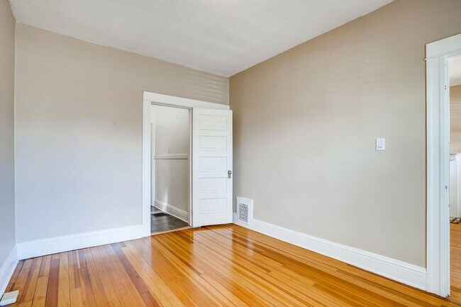 Foto del edificio - Charming 2 Bedroom in Cherry Creek- NEW AC UNIT! Fenced back space!