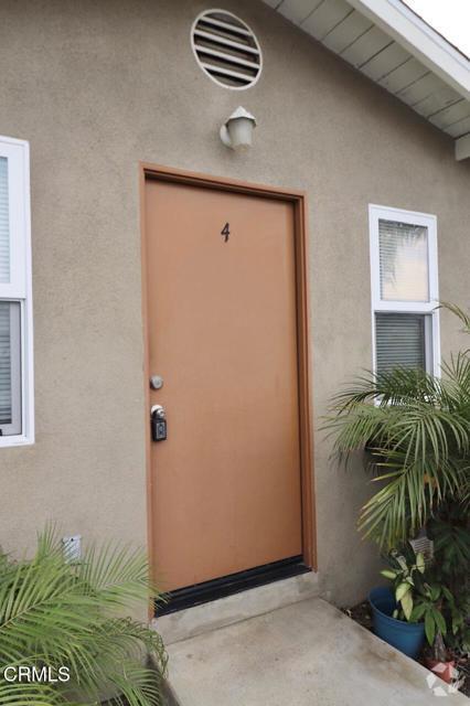Building Photo - 1263 S Oxnard Blvd
