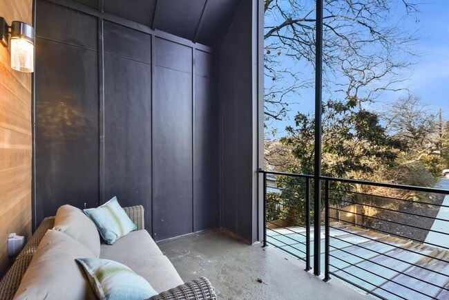 Building Photo - 711 Orland Blvd