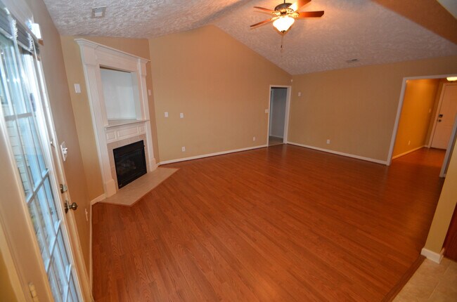 Building Photo - 103 Quiet Cove