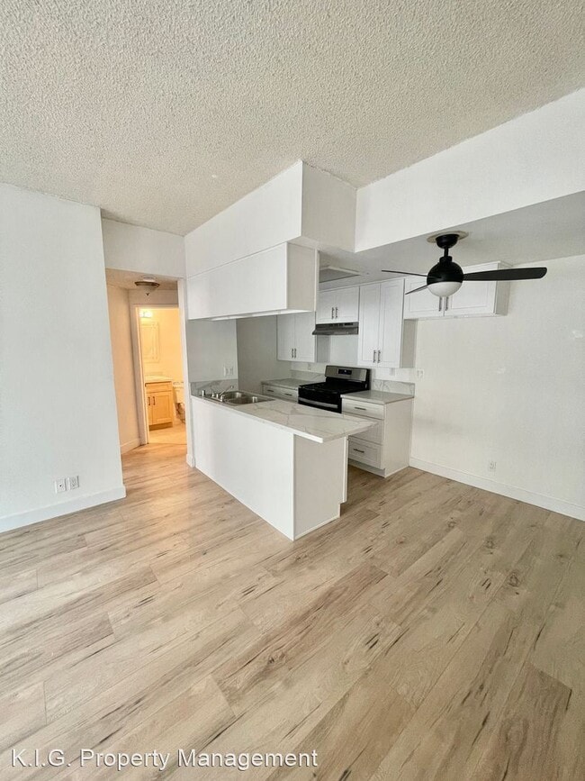 Building Photo - 2 br, 2 bath Apartment - 3925 Riverton Ave...