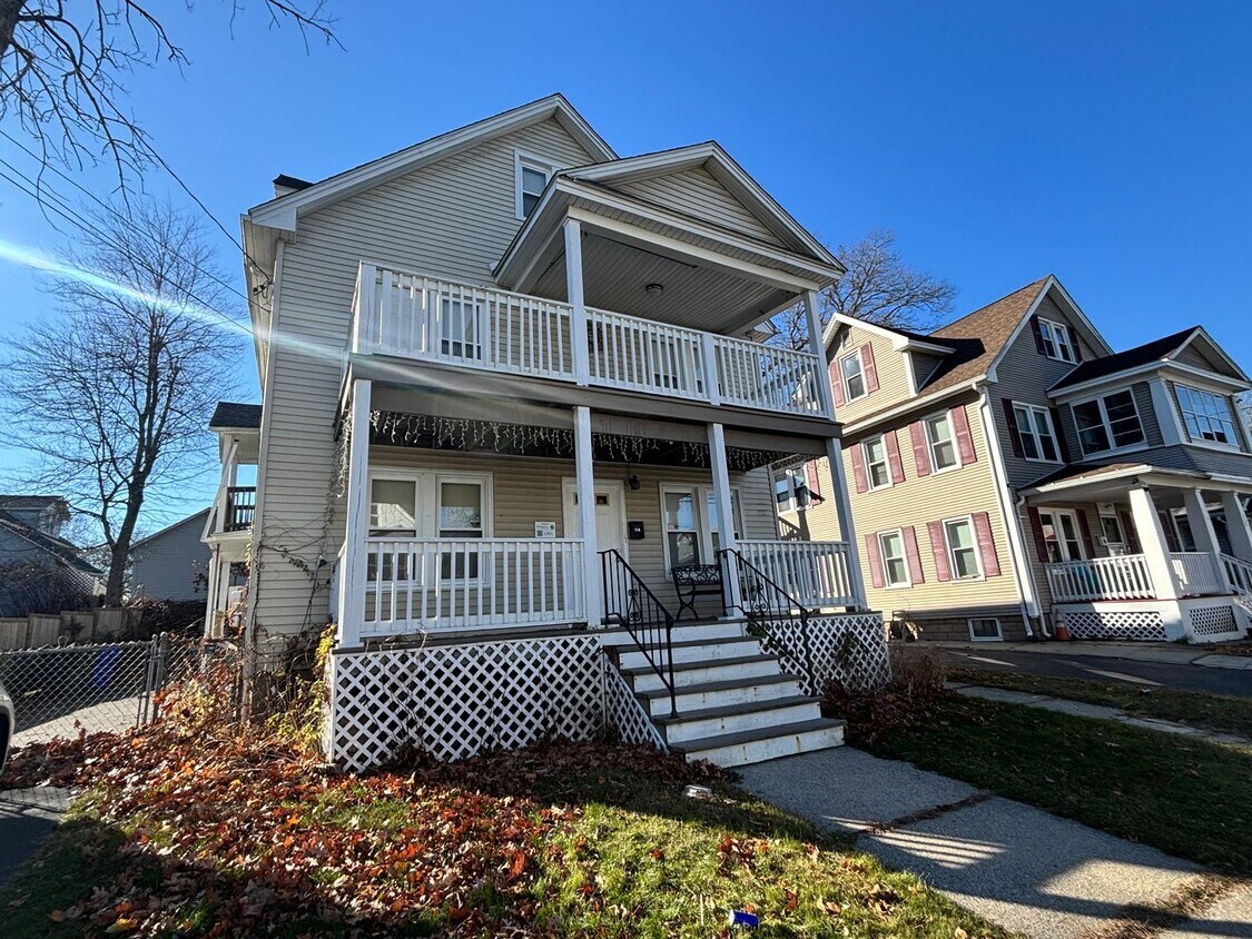 Foto principal - 114 Groveland St