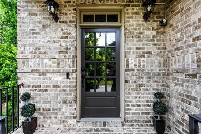 Foto del edificio - 922 Canterbury Ln NE