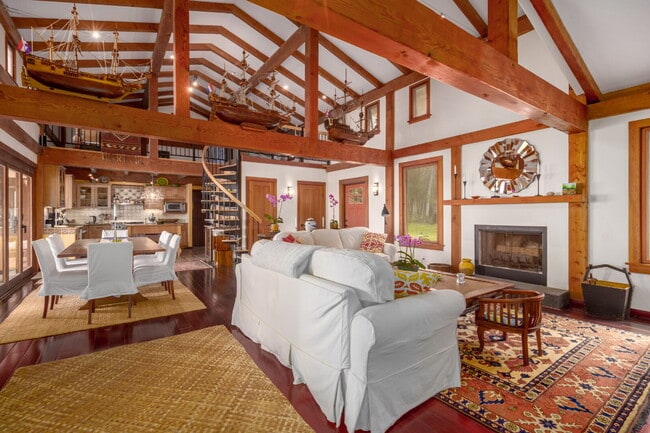 Building Photo - Furnished Spacious Hawaii Retreat with Sweeping Ocean Views