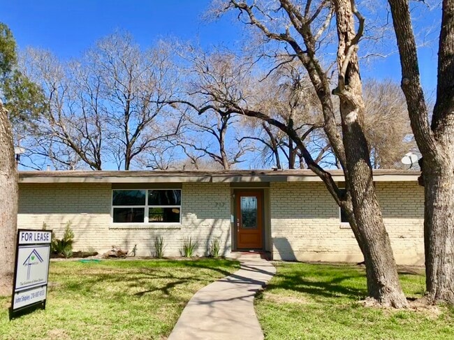 Building Photo - 717 Oblate Dr