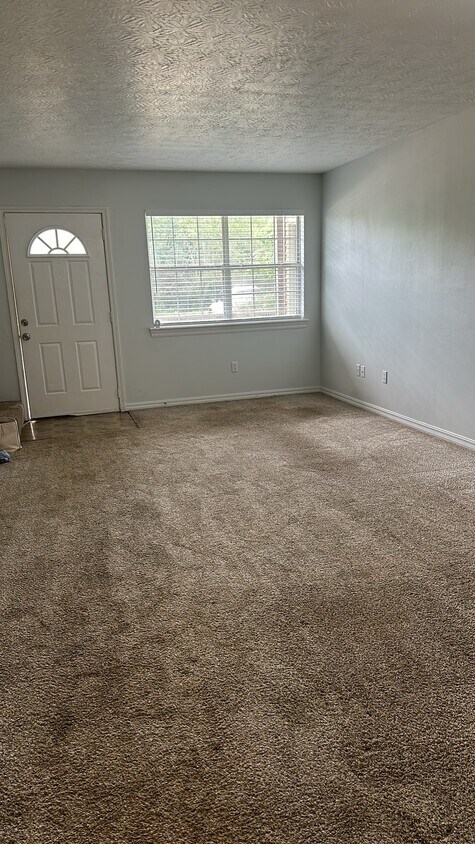 Foto principal - 2 Green Meadow Ln