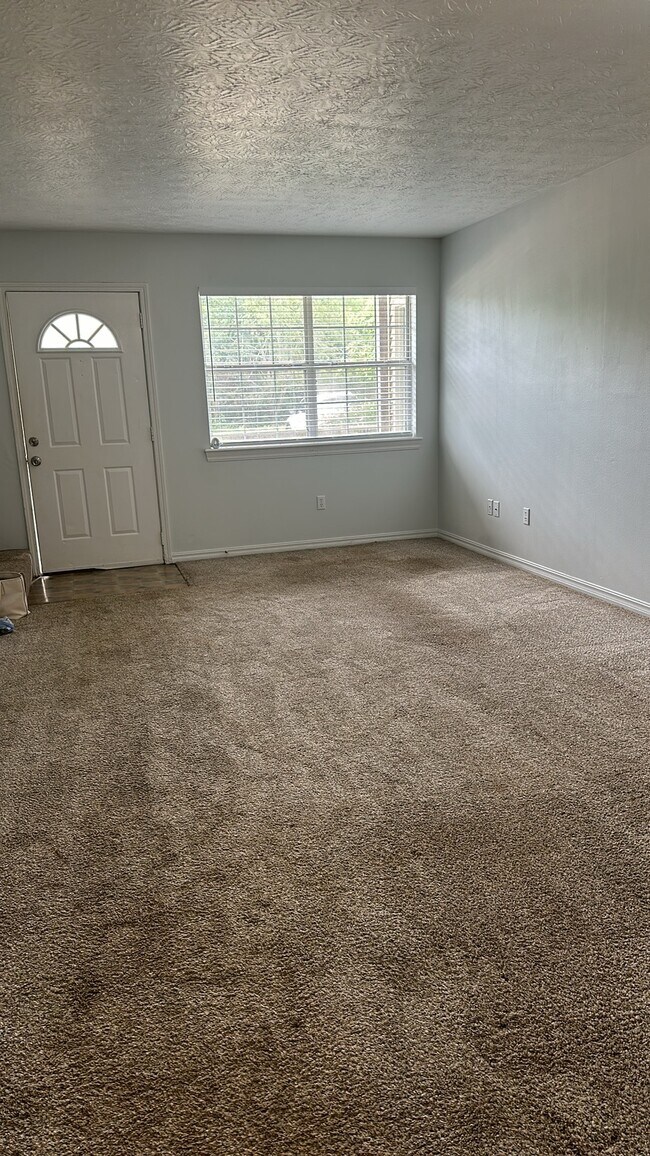 Foto del edificio - 2 Green Meadow Ln