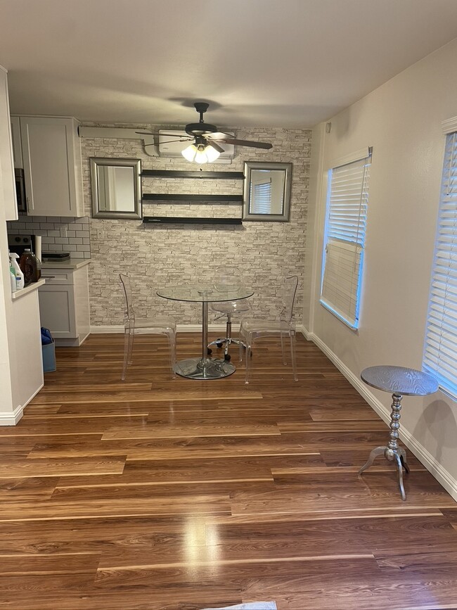 Dining room - 4595 California Ave