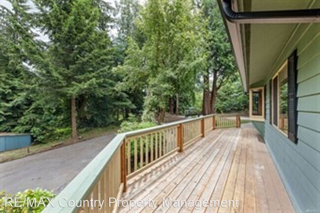 Building Photo - 3 br, 3 bath House - 1205 Shaw Rd E