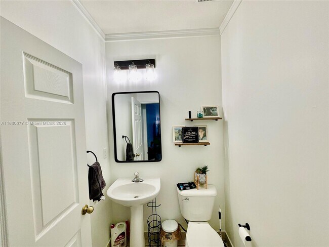 Foto del edificio - 3503 Merrick Ln