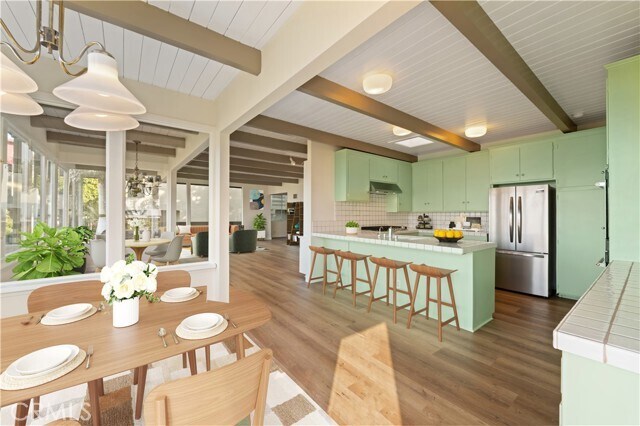 Foto del edificio - 3230 Wrightwood Dr