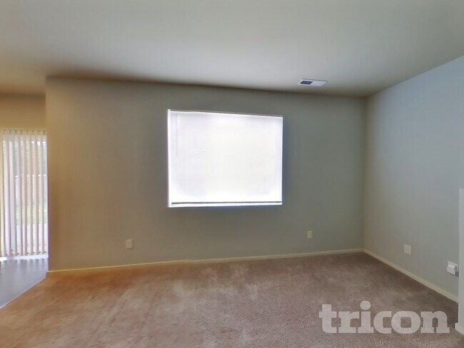 Foto del edificio - 730 205th St Ct E