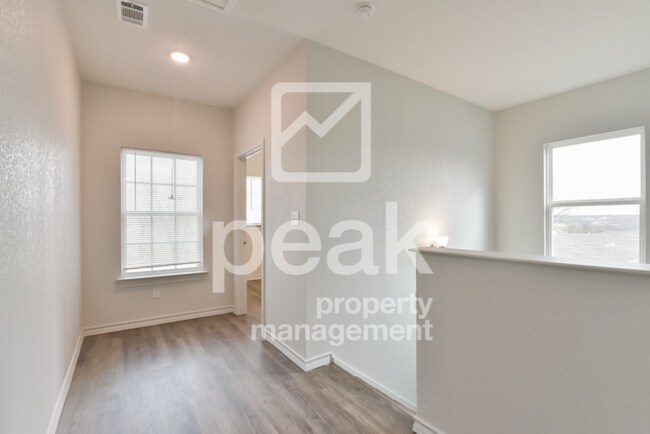 Foto del edificio - $1499! 2Bed/1.5bath Duplex Available for R...