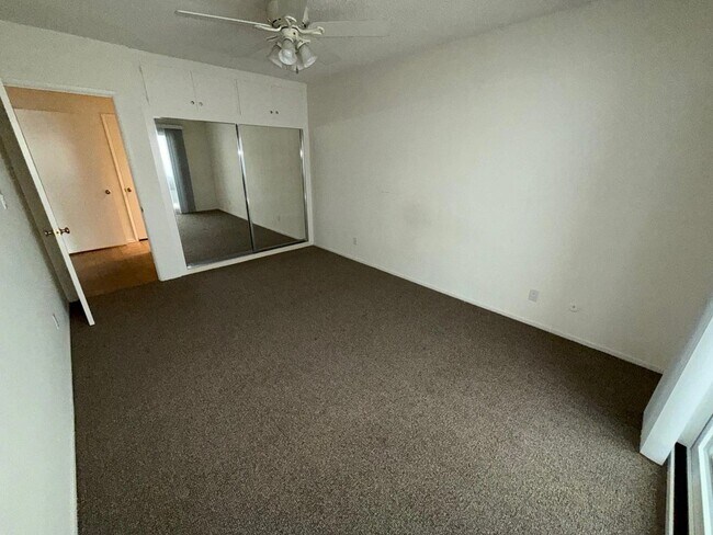 Foto del edificio - 415 E Cedar Ave