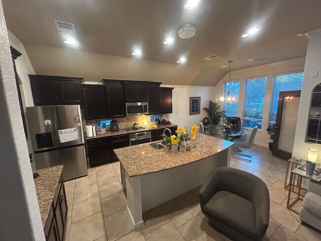 Photo - 724 Decathlon St House