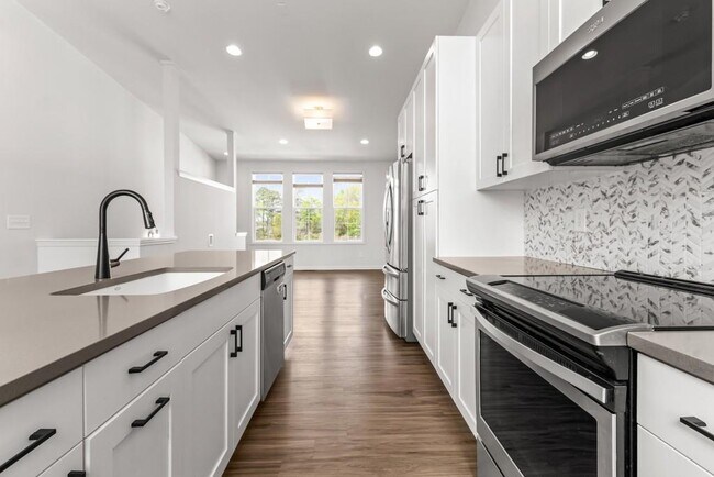 Foto del edificio - 916 Brees Ct