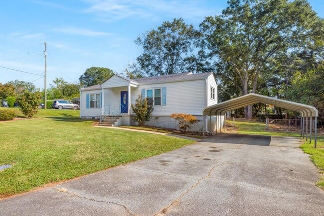 Building Photo - 1801 Crestridge Dr SE
