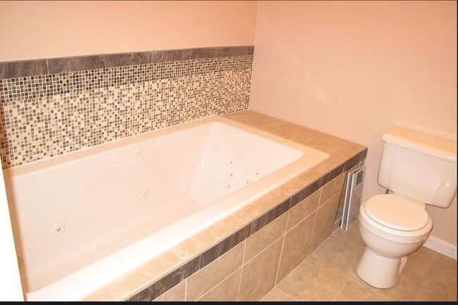 Building Photo - 1107 Lockenvitz Ln