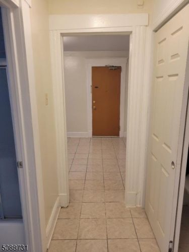 Building Photo - 131 Cherry St