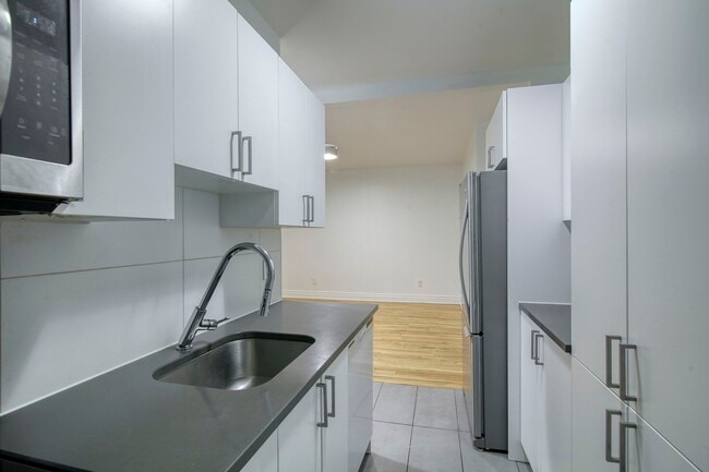 Building Photo - 3710 Chem. Queen Mary