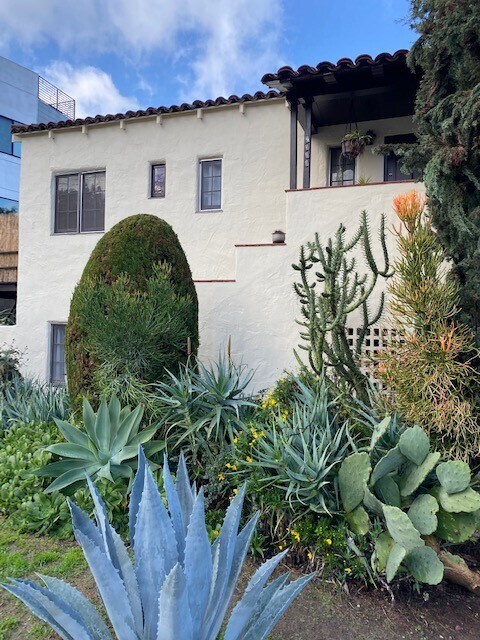 Foto del edificio - 2340 Deane St