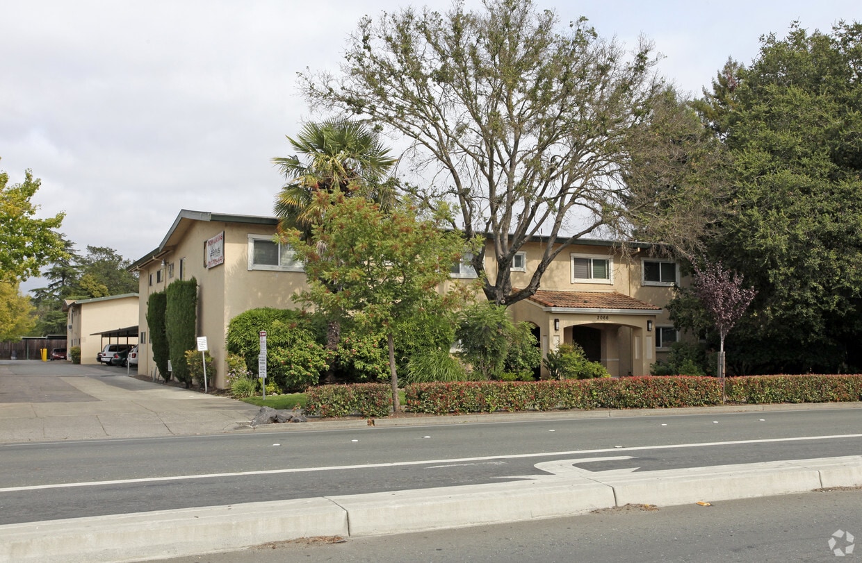 Primary Photo - The Garden Apartments