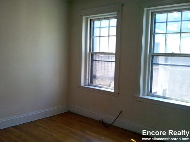 Building Photo - 317 Allston St