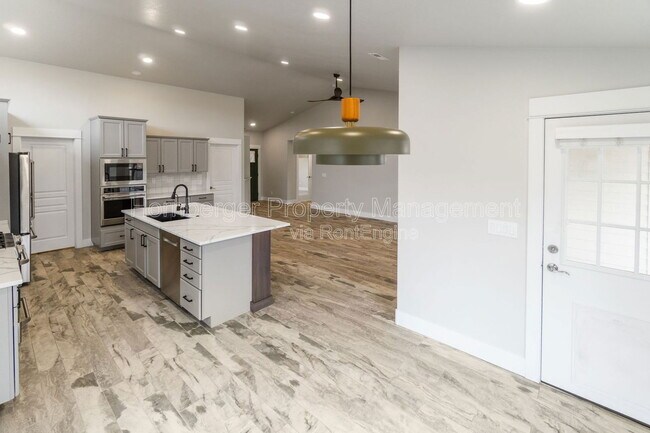 Foto del edificio - 6904 Jasper Dr