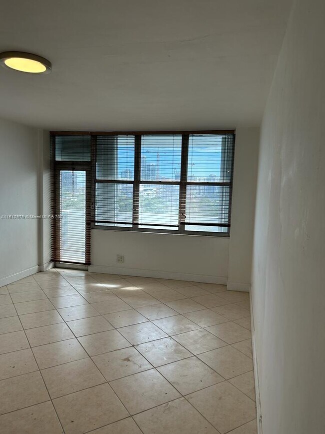 Foto del edificio - 7441 Wayne Ave