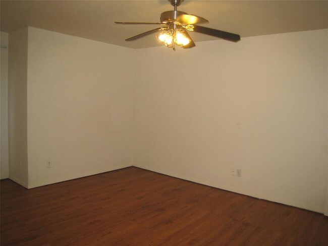 Foto del edificio - 2301 W Prairie St