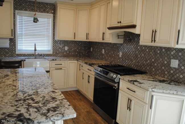 Foto del edificio - 51 Anderson Ave