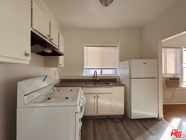 Foto del edificio - 920 S Hobart Blvd