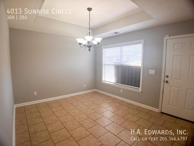 Building Photo - 4013 Sunrise Cir