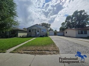 Building Photo - 1106 1/2 Alderson Ave