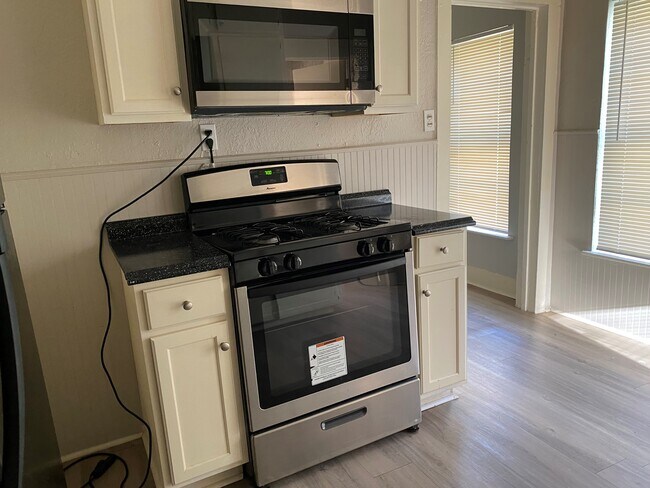 Kitchen - 3020 Sappington Pl