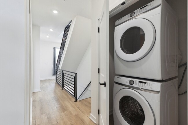 Photo - 1535 N Sydenham St Apartment