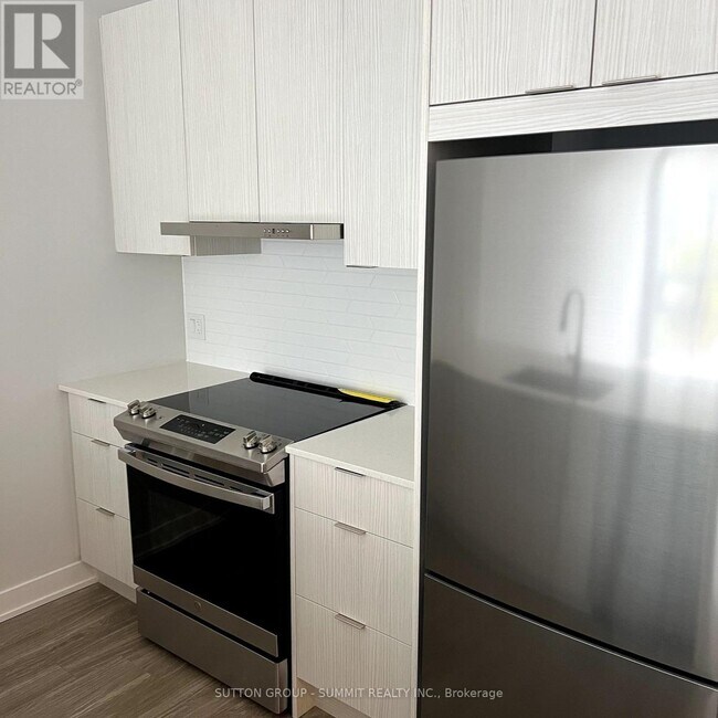 Building Photo - 430-430 Square One Dr