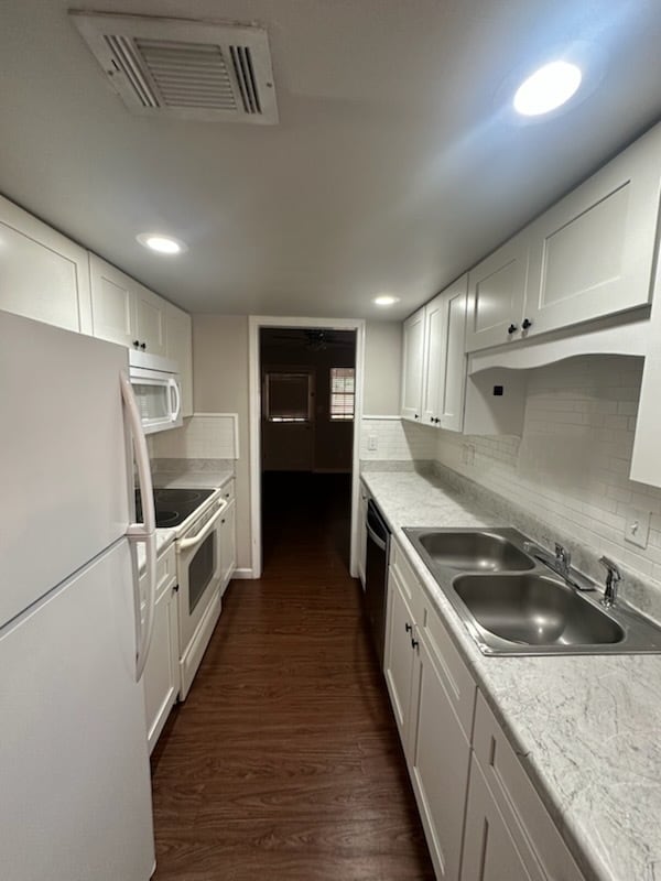 Foto del edificio - 102 Country Club Dr