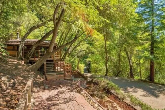 Foto del edificio - 15955 Redwood Lodge Rd