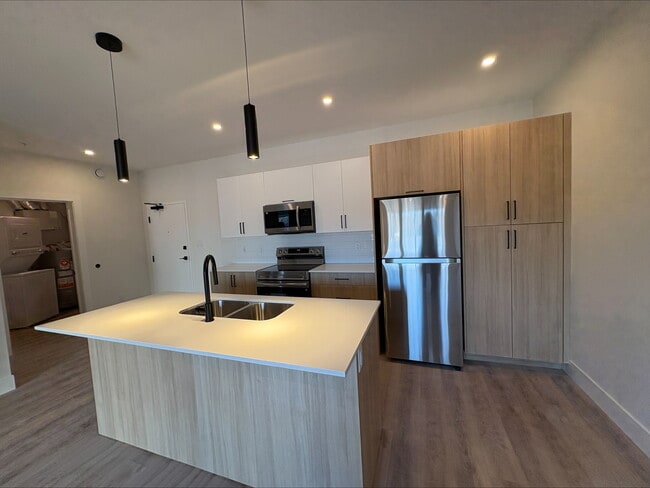 Building Photo - 1035 Melanson Rd